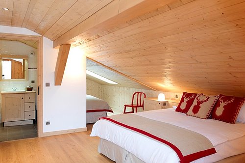 2 flexible triple bedrooms with ensuite bathrooms (1st floor)