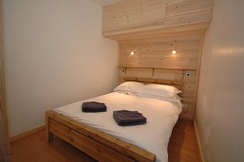 Double bedroom (linen/towels provided)