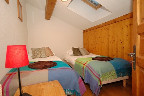 Twin bedroom with rooflight