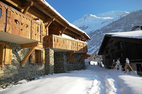 Situated in hamlet of Le Tour