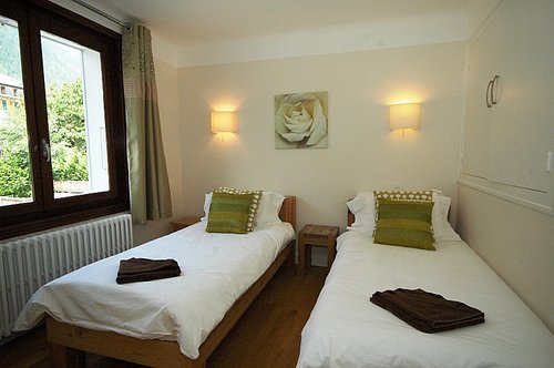 First floor flexible ensuite bedroom (twin or double)