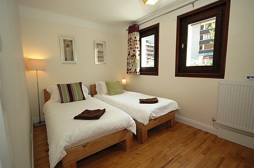 Ground floor flexible ensuite bedroom (twin or double)