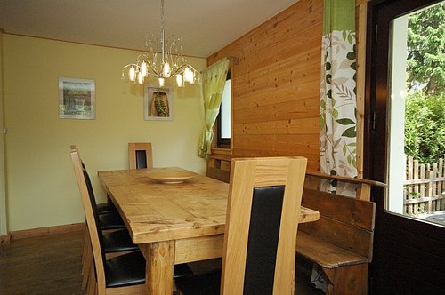 Comfortable dining for 12