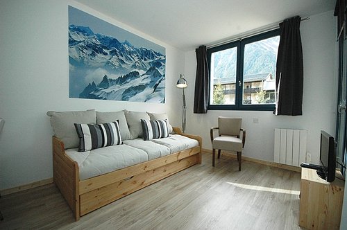 Sofa with pull-out single bed