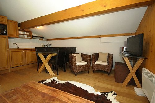 Dining area for 6