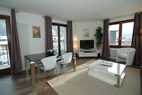 Open plan living room/diner