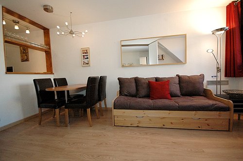 Comfortable dining for 4