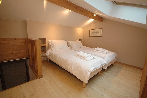 Mezzanine, bedroom 5-flexible beds