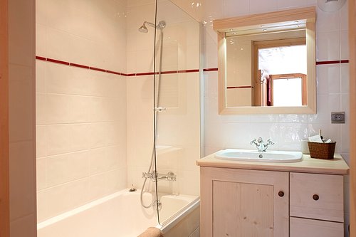 Second ensuite bathroom