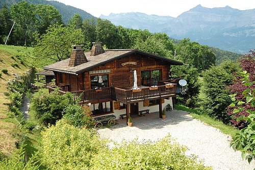 Pres des Cimes' hillside position