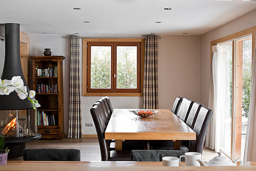 Breakfast bar looking onto dining area