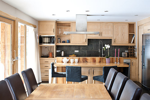 Open plan kitchen/dining area