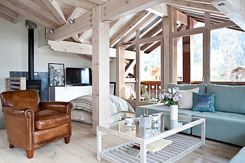 Floor to ceiling windows in lounge