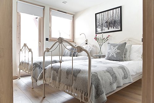 Second flexible bedroom also leading onto the deck.