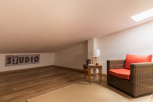 The open mezzanine area in the apartment