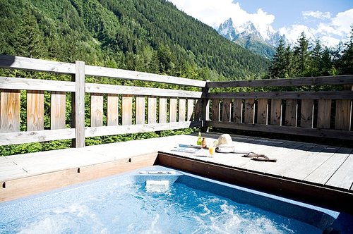 Hot tub on upper deck with fabulous views