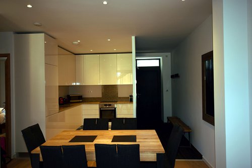 Dining space for 6