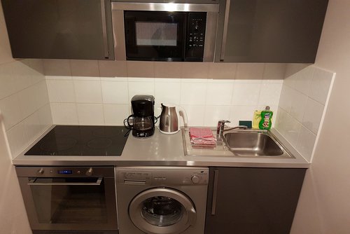 Compact but well equipped kitchen