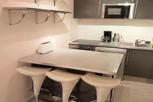 Modern kitchen & dining space