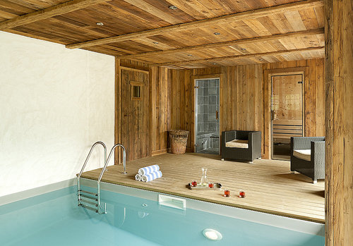 Spa area with sauna, hammam and plunge pool