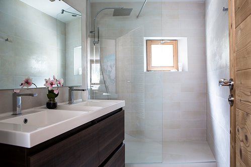 Main shower room