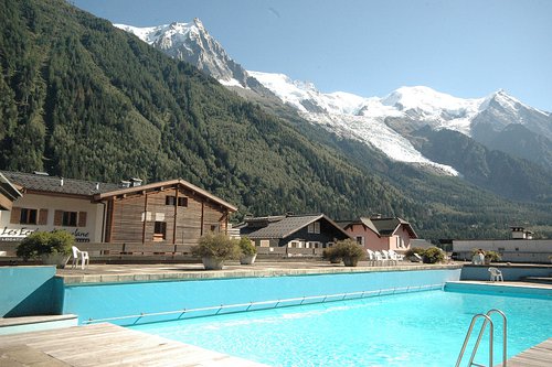 Access to the pool in summer