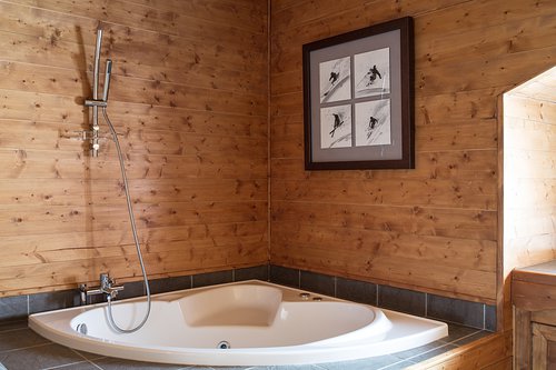 Jacuzzi bath in the master ensuite