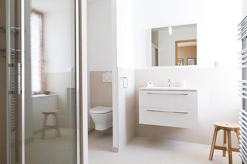 Master ensuite with shower