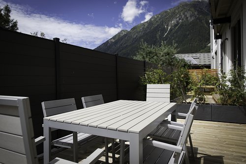 The patio with mountain views towards Brevent