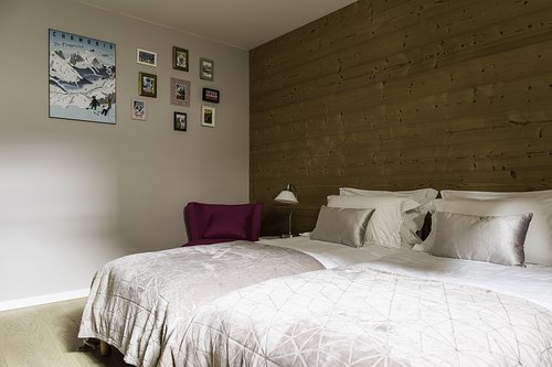 A twin bedroom in the apartment
