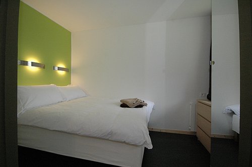 Bedroom with chest of drawers & wardrobe