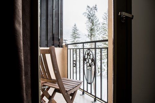 Balcony with 2 chairs & coffee table