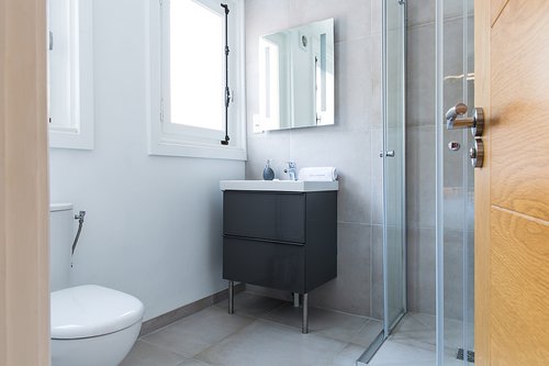 1st floor ensuite shower room