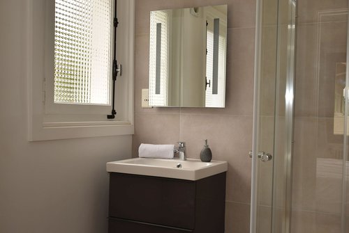 All bedrooms with ensuite shower rooms