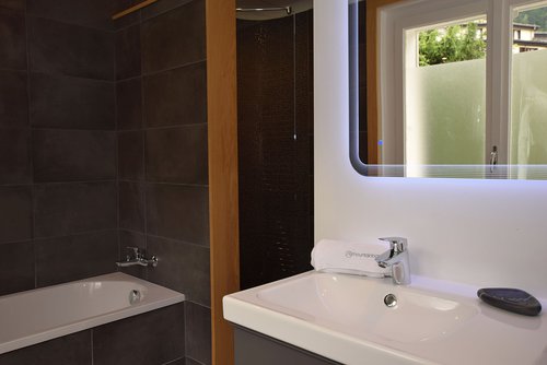 Master ensuite with bath & separate shower