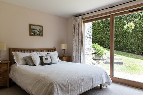 Double bedroom with garden access and en-suite shower room