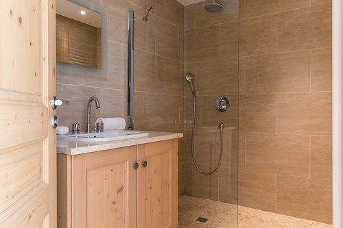 Bedroom 3's en-suite shower room