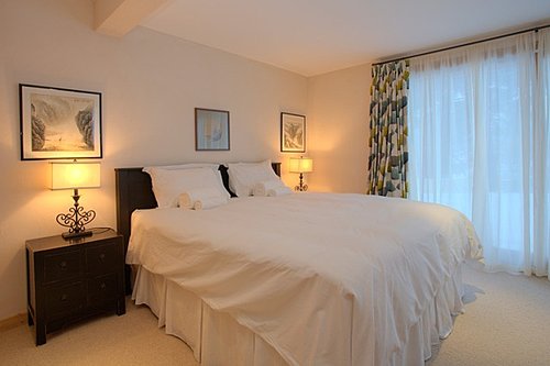 4 bedrooms, 3 with access to deck