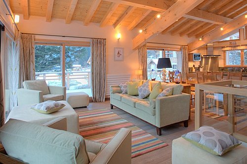 Natural timbers throughout