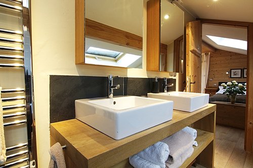 Ensuite bath/shower room to the master bedroom