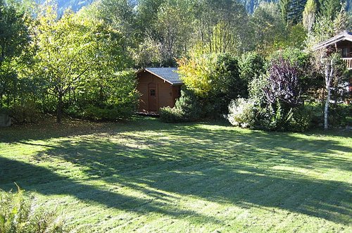 Large garden to the rear of the chalet