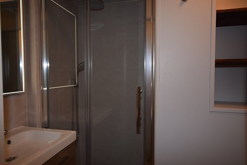 Separate shower room
