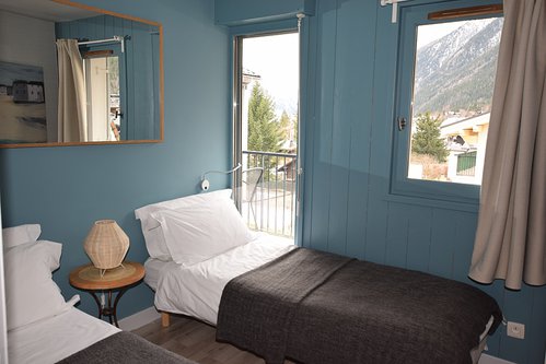 Twin bedroom