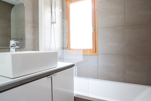 Bath and shower room