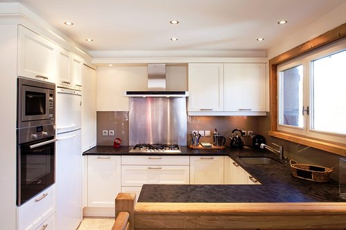The fully equipped kitchen in the chalet