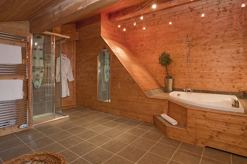 Master bedroom's ensuite with separate shower