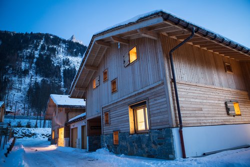 Chalet access road and entrance