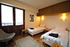 Twin bedroom with balcony