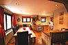 Comfortable dining for 6