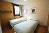 Twin bedroom with ensuite shower room